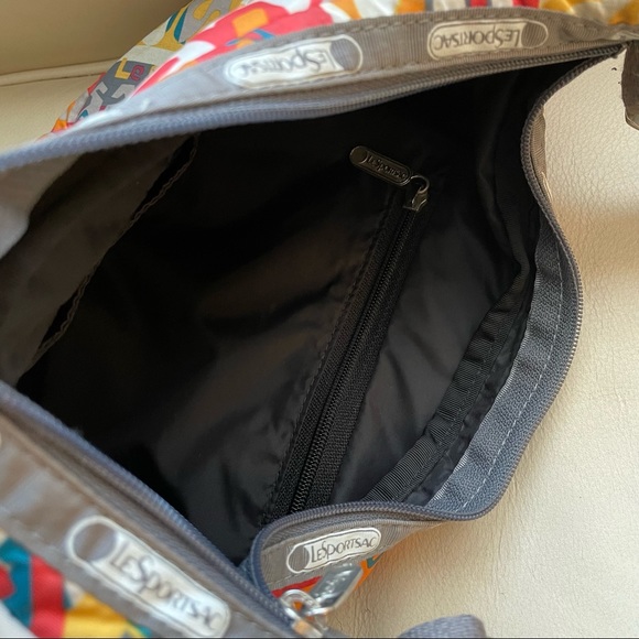 LeSportSac Classic Shoulder Bag; Multiple Zips - 2008 Year Print - Picture 3 of 3